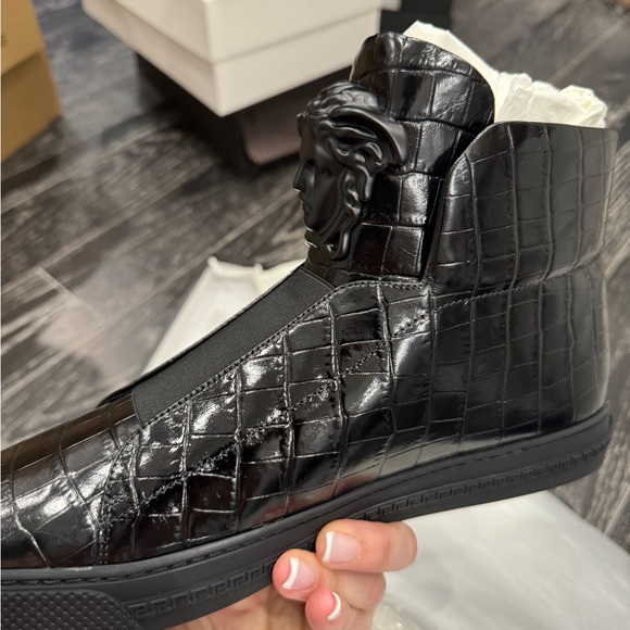 NIB Versace Medusa head hi top - Picture 3 of 7